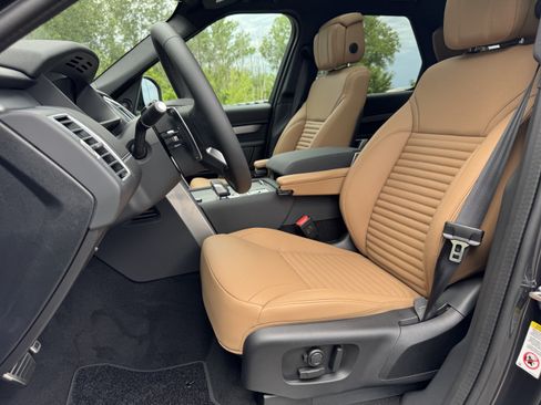 New 2026 Land Rover Discovery Limited Edition AWD/4WD image 15
