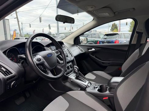 Used 2014 Ford Focus SE w/ SE Sport Package FWD image 16
