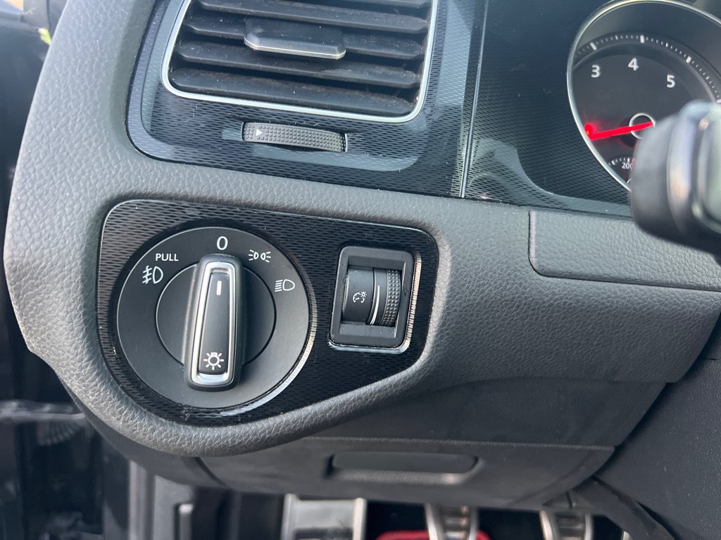 Used 2017 Volkswagen Golf 4-Door FWD image 25