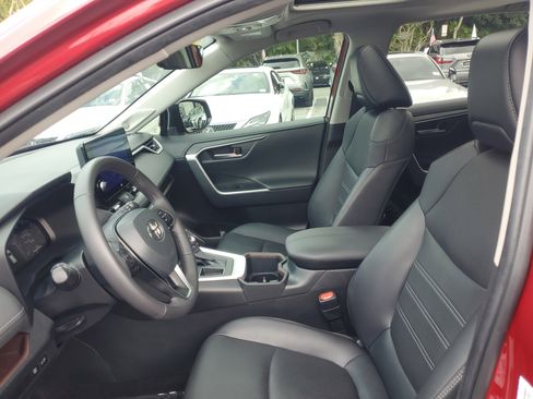 Used 2023 Toyota RAV4 Limited image 17