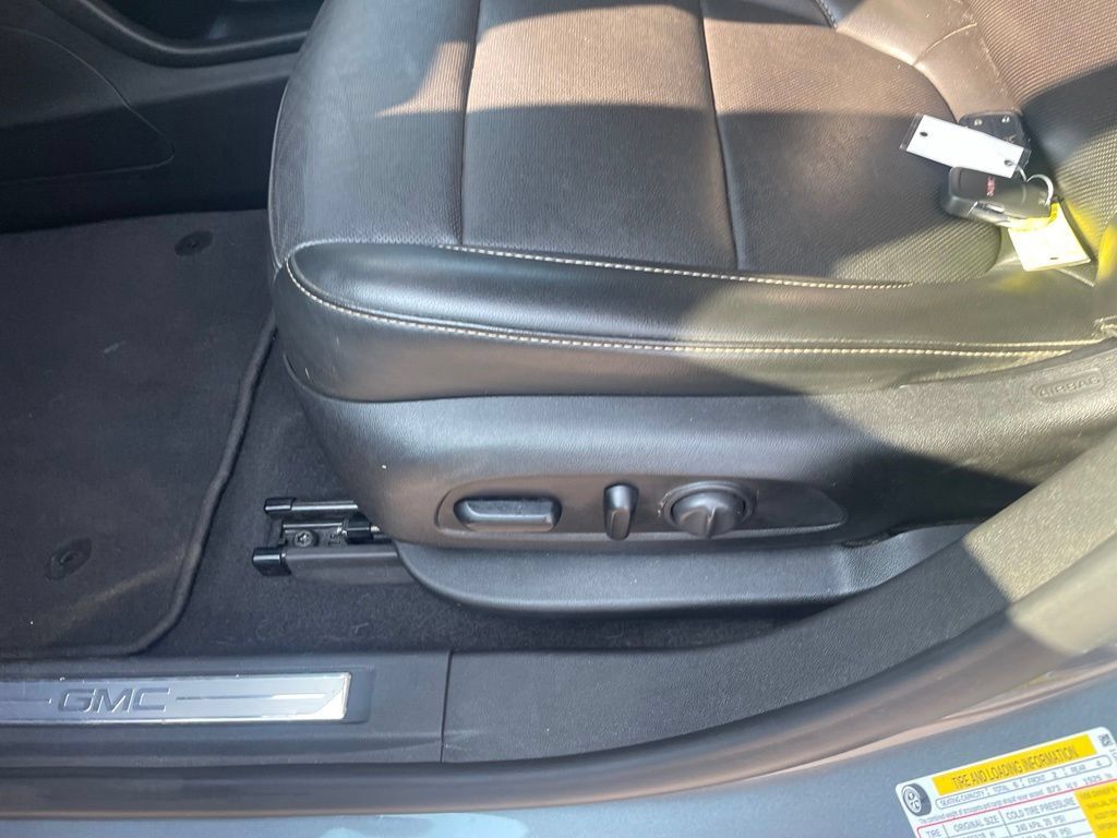 Used 2021 GMC Acadia SLT FWD image 10