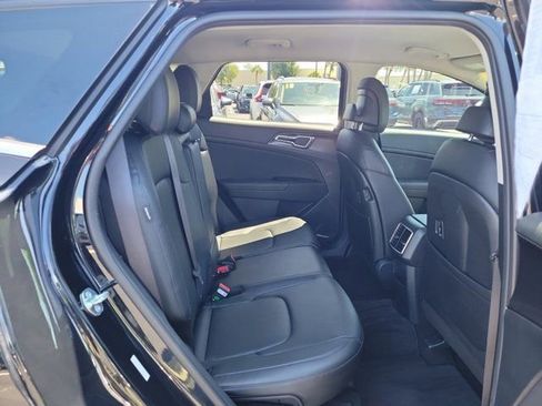 Used 2025 Kia Sportage EX FWD image 9