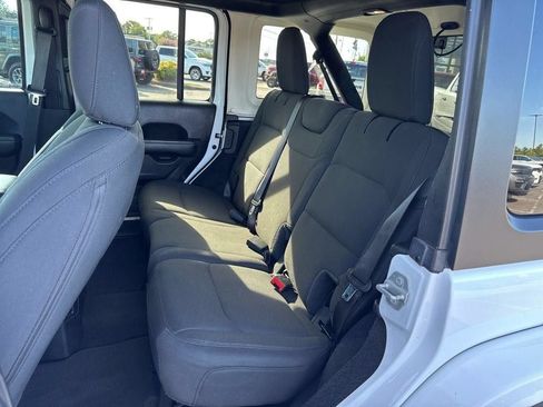 Used 2020 Jeep Wrangler Unlimited Sahara AWD/4WD image 20
