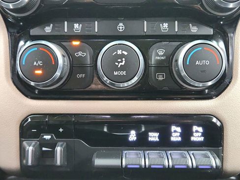 Used 2020 RAM 1500 Laramie AWD/4WD image 18