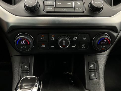 Used 2018 GMC Acadia SLT image 29