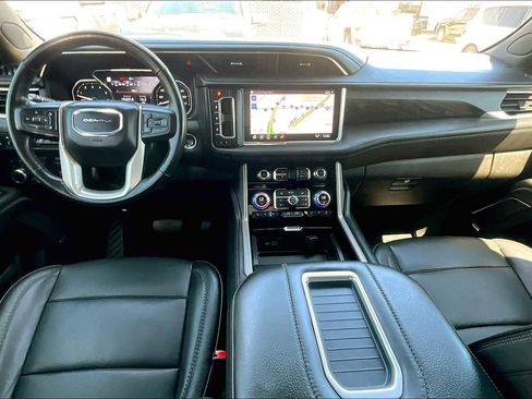 Used 2021 GMC Yukon Denali w/ Denali Premium Package image 16