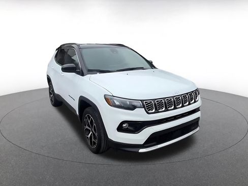 Used 2025 Jeep Compass Limited image 2