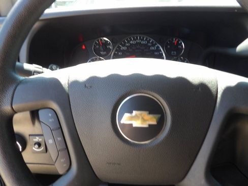 Used 2025 Chevrolet Express 2500 Extended w/ Driver Convenience Package RWD image 18