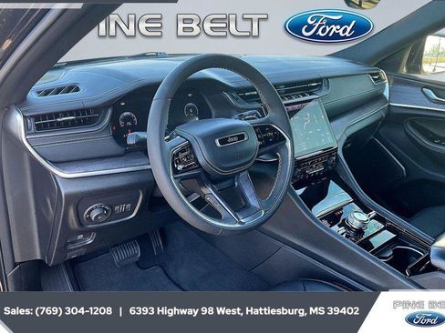 Used 2023 Jeep Grand Cherokee Overland image 12