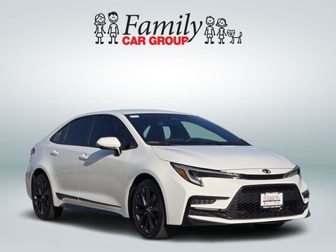 Used 2024 Toyota Corolla SE FWD image 2
