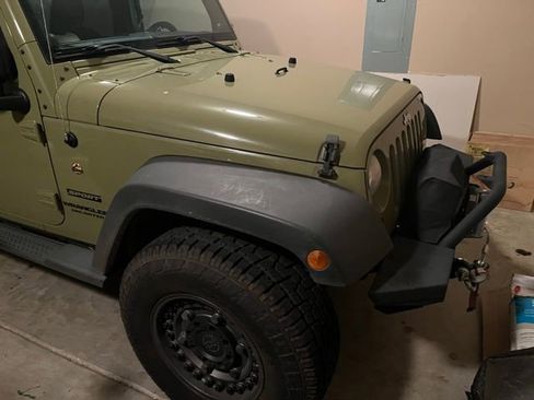 Used 2013 Jeep Wrangler Unlimited Sport image 2