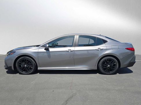 Certified 2025 Toyota Camry SE FWD image 6
