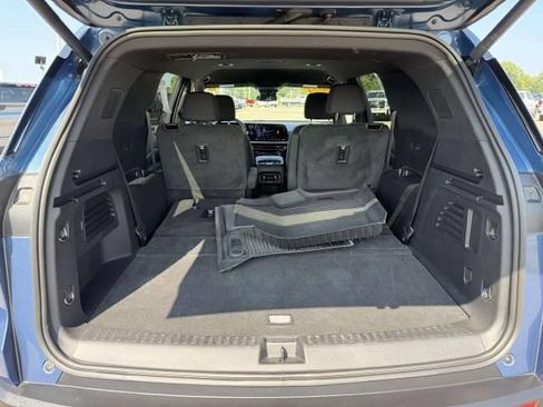 Used 2024 Chevrolet Traverse LT w/ Trailering Package FWD image 8