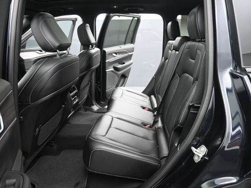 Used 2024 Jeep Grand Cherokee Limited w/ Luxury Tech Group II image 13