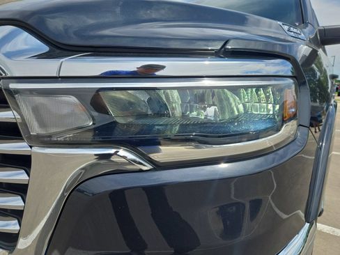 Used 2025 RAM 1500 Laramie AWD/4WD image 9