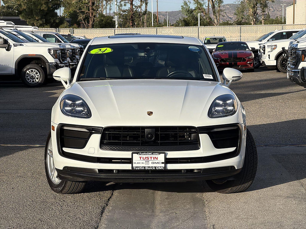 Used 2024 Porsche Macan AWD/4WD image 2