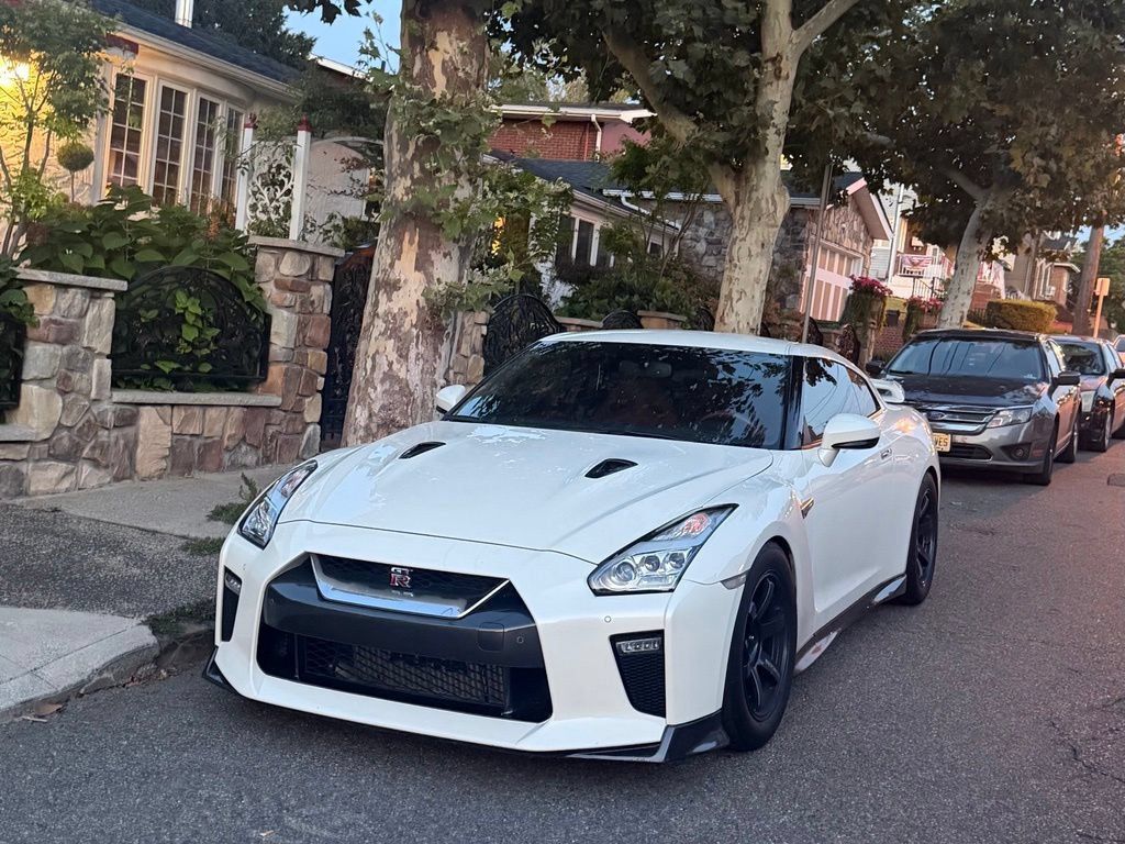 Used 2019 Nissan GT-R Premium w/ Premium Interior Package AWD/4WD image 3