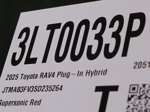 Used 2025 Toyota RAV4 SE w/ Weather & Moonroof Package AWD/4WD image 34