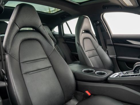 Used 2018 Porsche Panamera 4 image 34