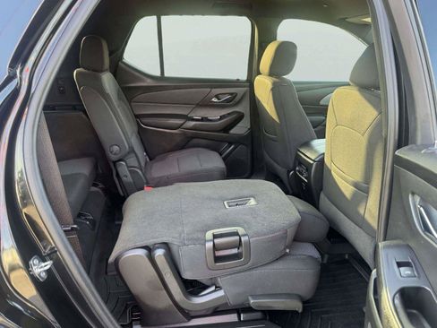 Used 2022 Chevrolet Traverse LT FWD image 48