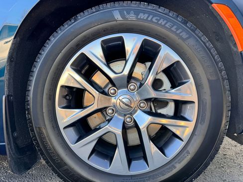 Used 2023 Chrysler Pacifica Pinnacle image 37