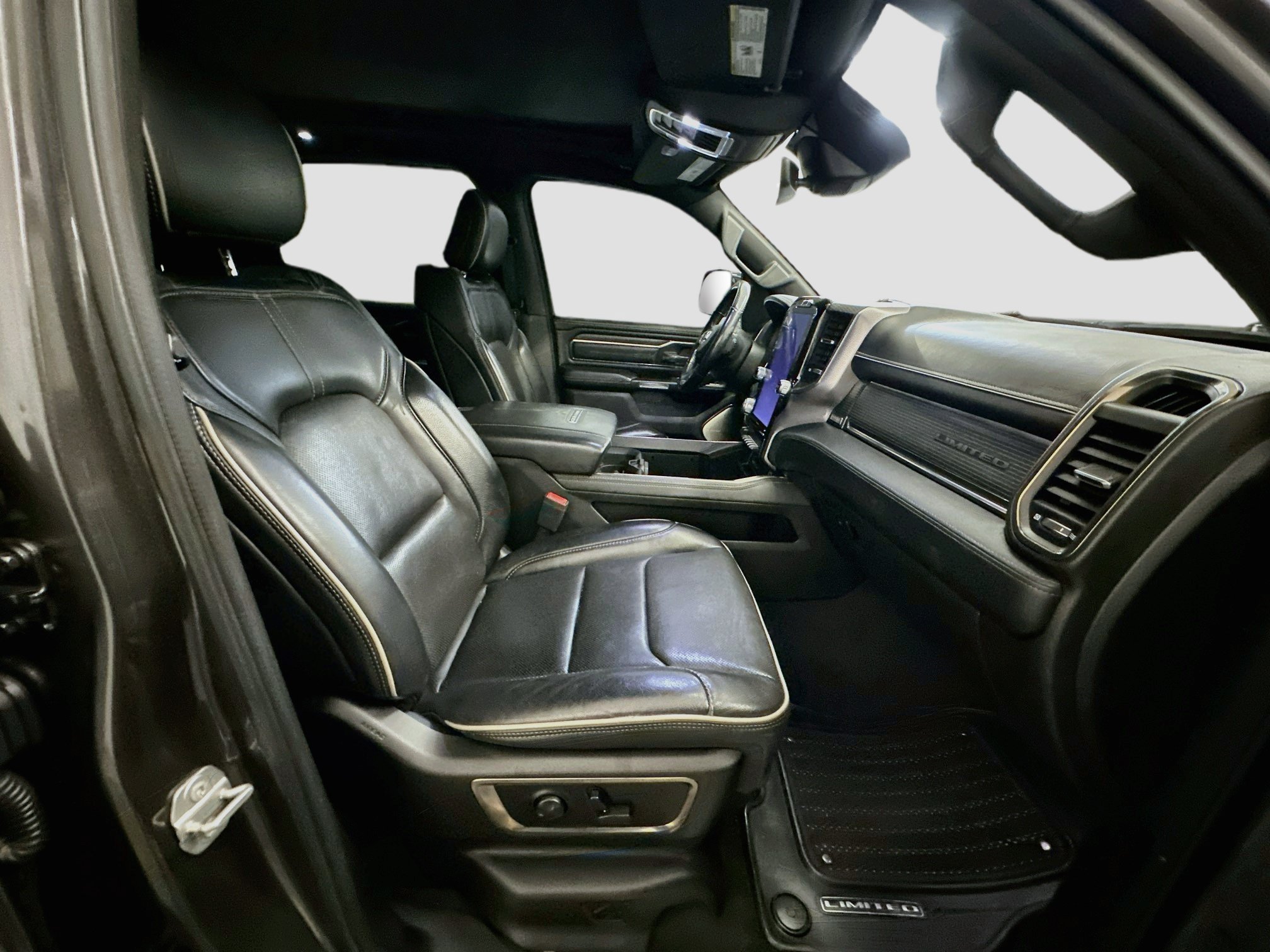 Used 2019 RAM 1500 Limited AWD/4WD image 33
