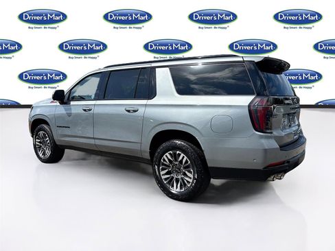 Used 2025 Chevrolet Suburban Z71 AWD/4WD image 5
