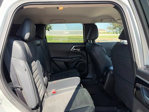 Used 2024 Mitsubishi Outlander SE FWD image 30