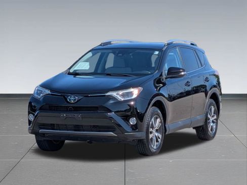 Used 2017 Toyota RAV4 XLE AWD/4WD image 9