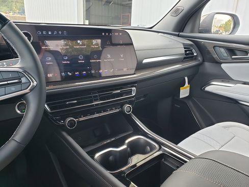 New 2026 Chevrolet Traverse High Country w/ LPO, Floor Liner Package image 23