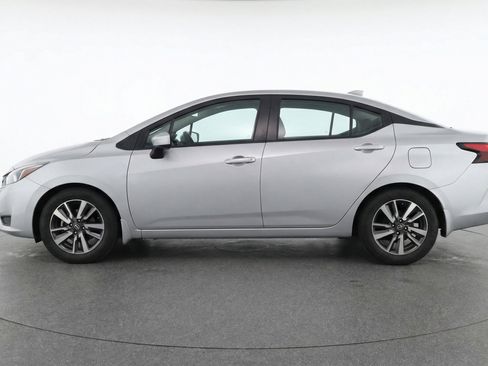 Used 2025 Nissan Versa SV image 5