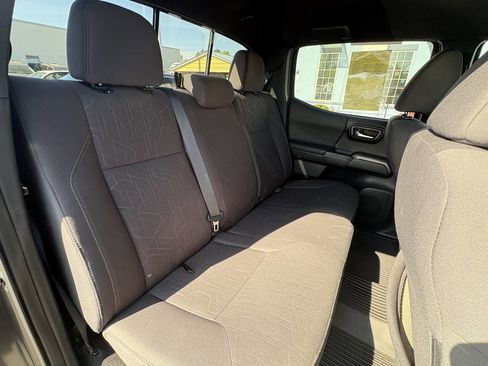 Used 2017 Toyota Tacoma TRD Sport w/ Tow Package image 15