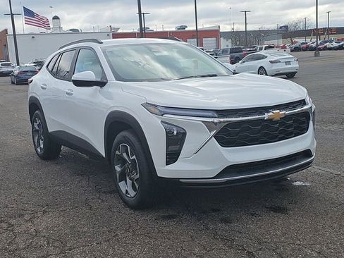 New 2026 Chevrolet Trax LT w/ LT Convenience Package FWD image 10