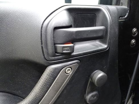 Used 2018 Jeep Wrangler Unlimited Sport image 16