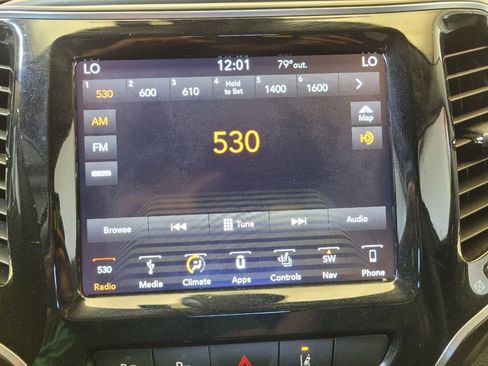 Used 2019 Jeep Cherokee Overland w/ Technology Group image 25