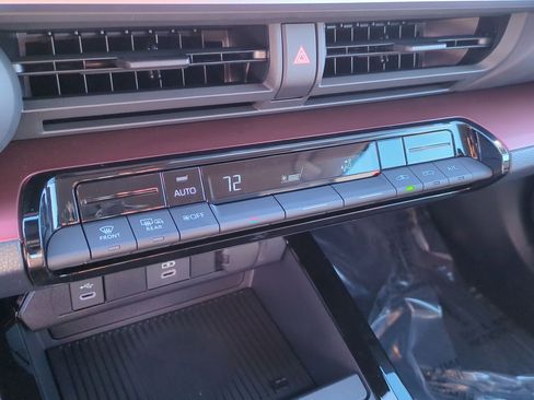 Used 2026 Toyota Prius Plug-In Hybrid image 27