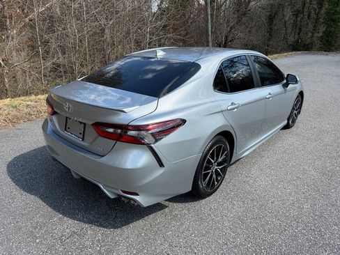 Used 2022 Toyota Camry SE image 6