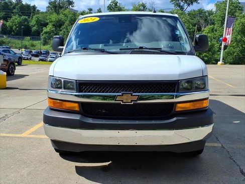 Used 2024 Chevrolet Express 3500 LT w/ LT Preferred Equipment Group RWD image 3
