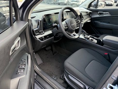 New 2025 Kia Sportage LX image 9