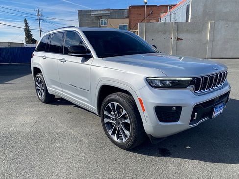 Used 2022 Jeep Grand Cherokee Overland RWD image 5