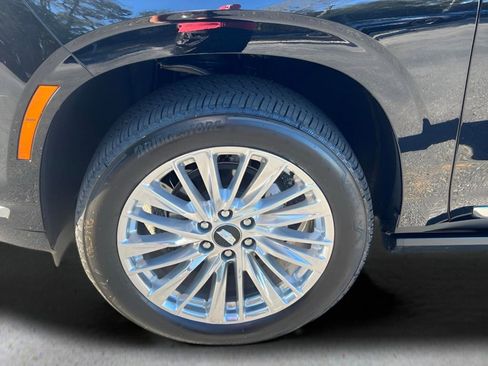 Certified 2026 Cadillac Escalade ESV Luxury image 9