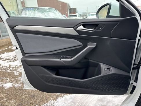 Used 2025 Volkswagen Jetta SE w/ Sunroof Package image 13