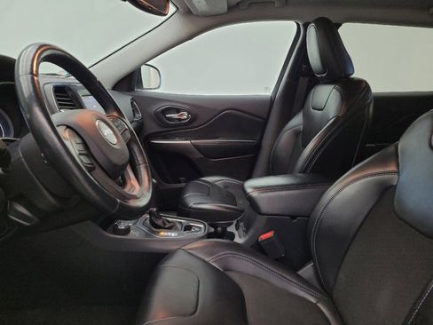 Used 2019 Jeep Cherokee Latitude Plus w/ Comfort/Convenience Group image 17