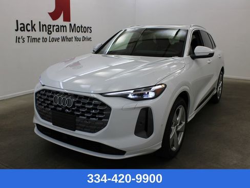 New 2025 Audi Q5 Prestige image 1