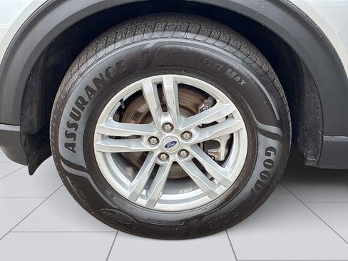 Used 2023 Ford Explorer XLT AWD/4WD image 22
