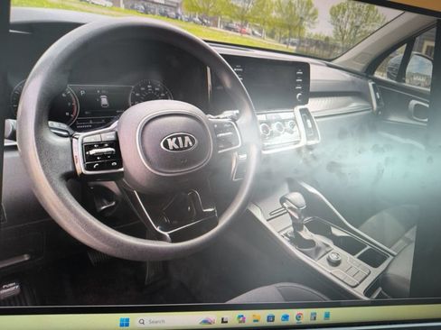 Used 2021 Kia Sorento LX FWD image 12