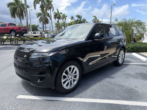 Used 2025 Land Rover Range Rover Sport SE AWD/4WD image 4