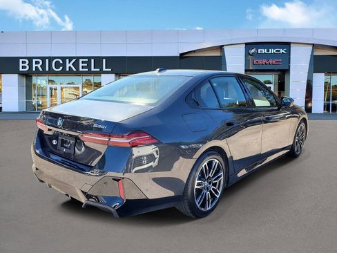 Used 2025 BMW 530i image 3