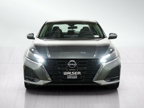 Used 2023 Nissan Altima 2.5 SV w/ SV Premium Package AWD/4WD image 8