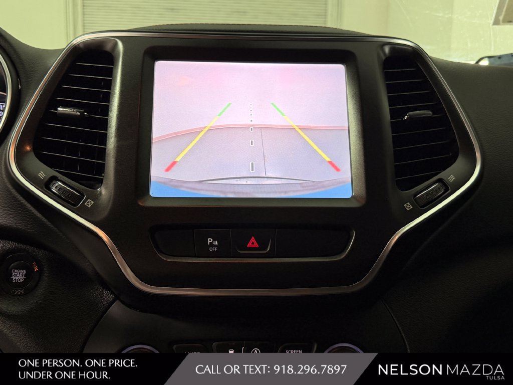 Used 2019 Jeep Cherokee Trailhawk w/ Comfort/Convenience Group AWD/4WD image 31